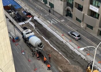 Cagliari, addio alla metrotranvia fino al Poetto: il Comune punta sul Bus Rapid Transit, è scontro politico
