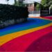 Pavimentazione colorata davanti alla scuola di Pirri, valanga di insulti: il Comune costretto a rimuovere il post