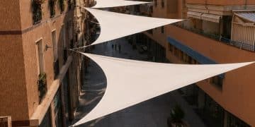 Cagliari, i cittadini sulle vele nelle vie dello shopping: “Come a Valencia e Toledo”. Ma c’è chi chiede anche più alberi e manutenzione