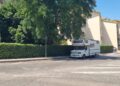 Via Giudicessa Vera, camper fermo da due settimane: “Il Comune e la Municipale quando interverranno? C’è un uomo che urla e vomita”