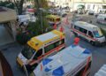 Santissima Trinità, ambulanze bloccate per ore: “Costretti al caldo, in piedi e ammassati. Siamo stanchi ed esasperati”