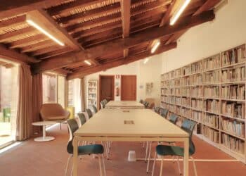 Quartu, 41 gradi e aria condizionata guasta: così la biblioteca pubblica diventa inaccessibile