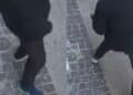Cagliari, gesti sessuali e lanci di oggetti contro una mamma e una bimba che passeggiavano vicino al Corso