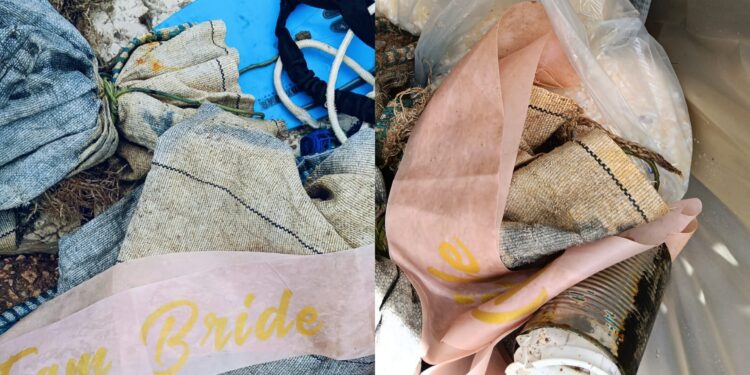 Cagliari, una discarica sul fondale a poca distanza da Marina Piccola: decine di sacchi con spazzatura di ogni genere
