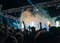 Nora Summer festival, la beffa all’alba per centinaia di ragazzi: “Ecco come il bus dell’Arst li ha lasciati a terra”