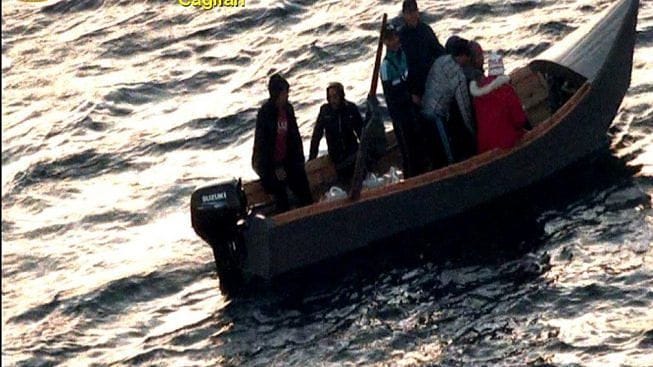 Bagnante travolta a Chia da un barchino di migranti, Lega: “Fatto gravissimo, contro l’immigrazione clandestina servono coraggio e determinazione”