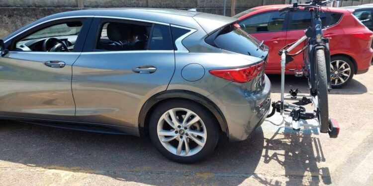 Cagliari, prima partita in casa per la squadra rossoblu e primi furti di auto nel parcheggio dello stadio: nuova stagione, vecchie abitudini