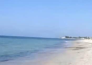 Blitz della Polizia Locale a Stella di Mare 2: sgomberata la casa gonfiabile in spiaggia