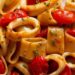 La cultura nel piatto, calamarata con calamari e pomodorini