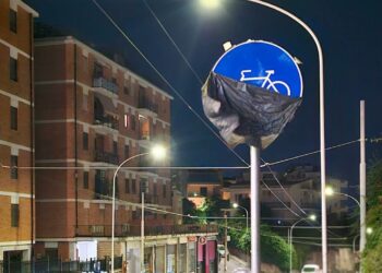 Cagliari, nuova pista ciclabile in arrivo nella salita verso piazza d’Armi: “Cartelli spuntati a Ferragosto”