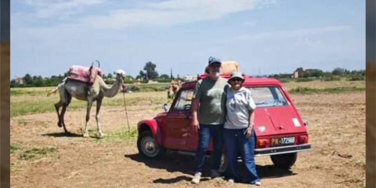 Una coppia friulana attraversa due continenti a bordo di una Citroen Dyane 6 del 1982