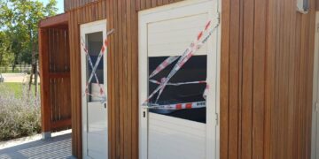 Sestu, vandalizzato il nuovo parco: distrutte le porte dei bagni pubblici