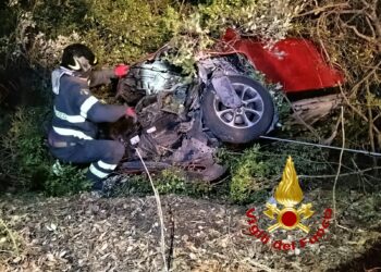 Arzachena, auto esce di strada sulla Sp 59: 3 feriti in ospedale