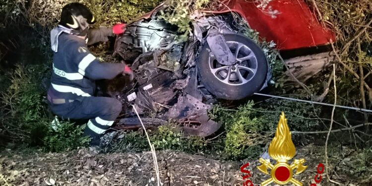 Arzachena, auto esce di strada sulla Sp 59: 3 feriti in ospedale