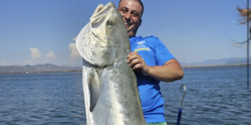 Sant’Antioco, pesca da record per Francesco Cossu: catturata una leccia amia di 25 kg
