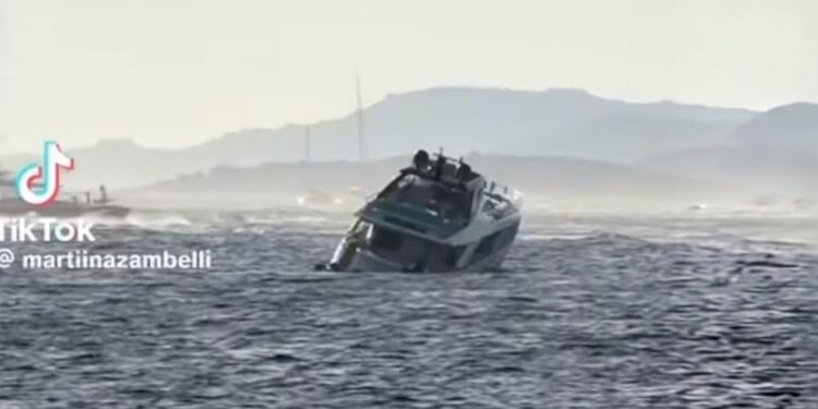Yacht di 30 metri affonda a Porto Cervo, salvi i 14 a bordo