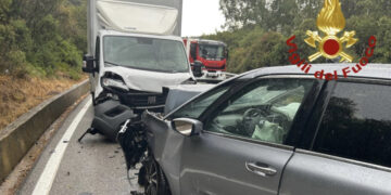 Olbia, scontro auto- furgone lungo la 125: dichiarata la morte cerebrale per una 49enne