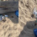 Chia deturpata dai vandali: bottiglie e cartacce sulla spiaggia di Su Giudeu