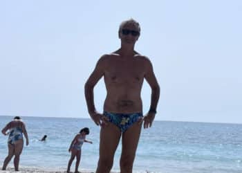 Giovane turista  francese salvato al Poetto, la consigliera Loi: “Quel vigile del fuoco è mio marito”