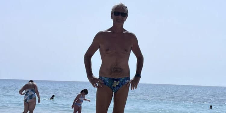 Giovane turista francese salvato al Poetto, la consigliera Loi: “Quel vigile del fuoco è mio marito”