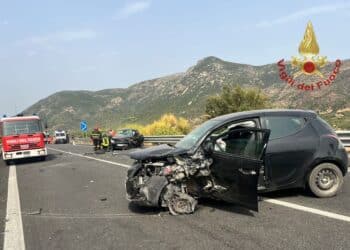 Solanas, scontro fra due auto lungo la 125: 3 feriti gravi