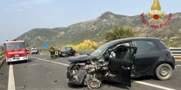Solanas, scontro fra due auto lungo la 125: 3 feriti gravi