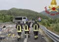Terribile scontro fra un camper, un bus e tre auto: 5 morti e 27 feriti