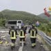 Terribile scontro fra un camper, un bus e tre auto: 5 morti e 27 feriti