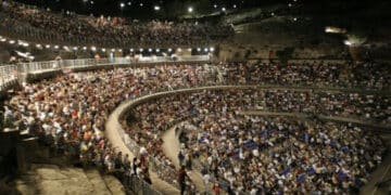 Meno male che e’ arrivata Fiorella Mannoia, a dirci di riaprire l’anfiteatro
