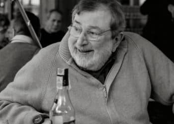 Guccini a Cagliari, quei ricordi struggenti: “Quando Francesco incantò’ l’anfiteatro e il porto”