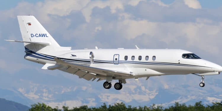 Paura in volo, Cessna lancia l’allarme: atterraggio d’emergenza a Cagliari, cinque aerei in attesa