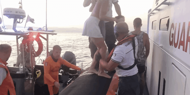 Cagliari, bloccati col sup dietro la Sella del Diavolo: notte di paura per due 20enni