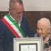 Capoterra festeggia la sua centenaria: una maxi torta e una targa ricordo in dono dal sindaco a signora Eugenia