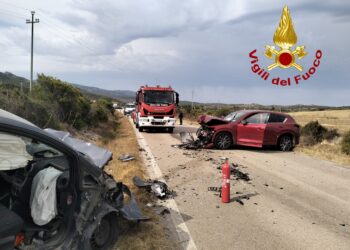 Tragedia della strada in Gallura, muore una 58enne nel frontale fra due auto