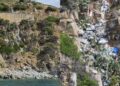 Una discarica a cielo aperto lungo la litoranea per Villasimius