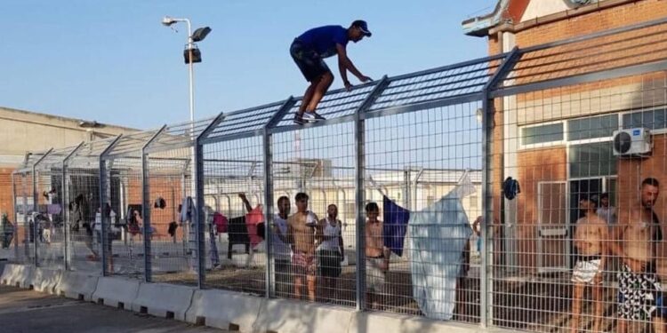 Monastir, 800 presenze nel centro di accoglienza, il sindaco: “Il territorio va ascoltato rispettato”