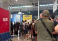 Cagliari, file infinite ai controlli in aeroporto: troppa gente e pochi varchi, attese di ore