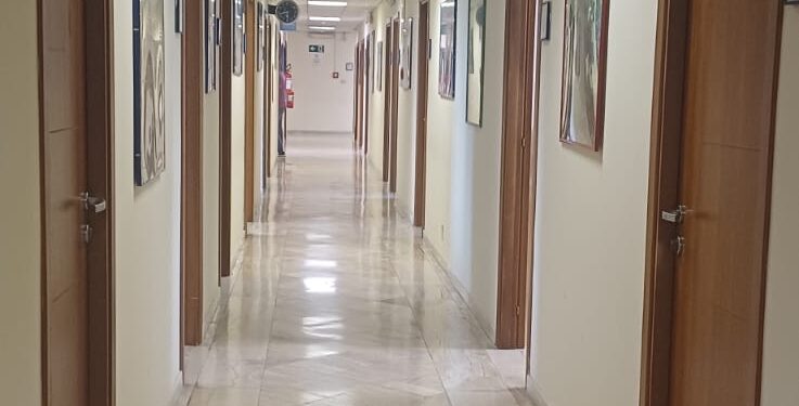 Al Brotzu di Cagliari non fuggono più solo medici e infermieri: emergenza anche tra gli amministrativi