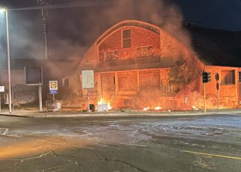 Tra Pirri e Monserrato in fiamme nella notte l’ex cantina Picciau: colpa di una sigaretta?