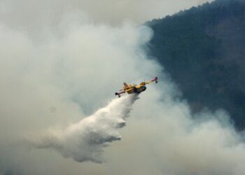 Ancora incendi in Sardegna: da Furtei a Goni volano i Canadair per domare le fiamme che divorano centinaia di ettari