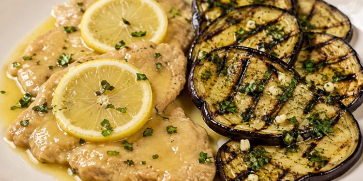 La cultura nel piatto, due ricette per un menù perfetto: scaloppine al limone e melanzane grigliate al profumo di aglio e prezzemolo