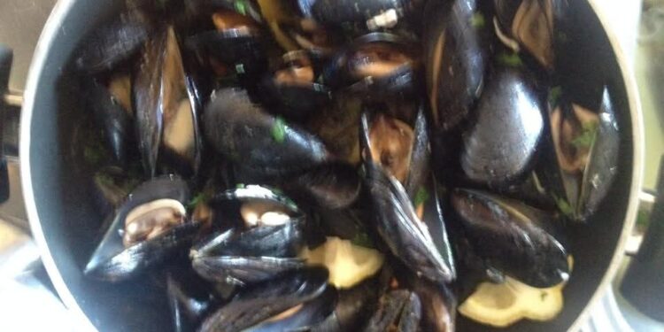 La cultura nel piatto, cozze aglio e prezzemolo