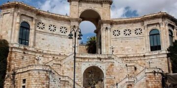 Cagliari, stop degrado al Bastione di Saint Remy: al via il restauro degli infissi nella passeggiata coperta