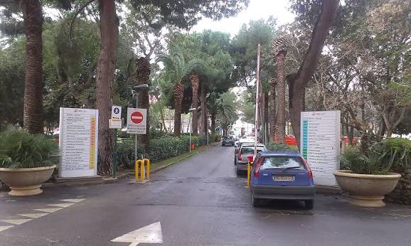 Cagliari, pronto soccorso del Santissima Trinità nel caos totale: “Sovraffollamento e tempi attesa infiniti fanno salire la tensione”