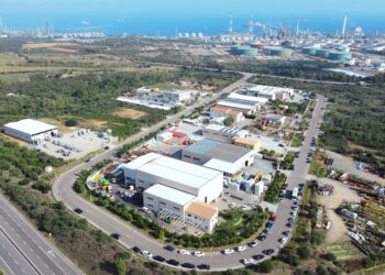 Troppo caldo anche nelle industrie: arriva l’accordo salva vita per gli operai del polo di Sarroch