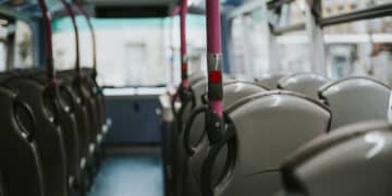 Capoterra, baby gang scatenata molesta un gruppo di ragazze sul bus: video porno e sputi