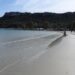 Cagliari, ancora furti in spiaggia al Poetto: via borse e marsupi a un gruppo di ragazzi