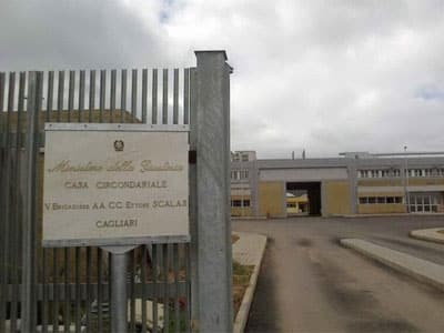 Cagliari, è morto il 32enne che aveva tentato il suicidio in carcere a Uta: “Sistema al collasso”