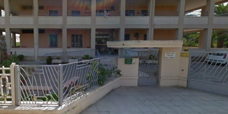 Villa Maria a Quartu, lavoratori in sit-in: “Condizioni gravissime, servono risposte immediate”