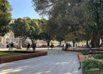 Cagliari, coltello in mano sul bus e rissa in piazza Matteotti: il racconto choc dei viaggiatori